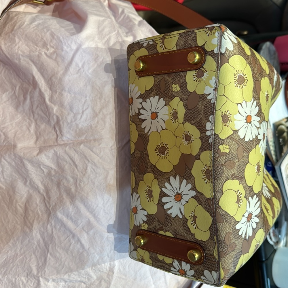 Signature coach flowered Willow crossbody handbag - Picture 2 of 4